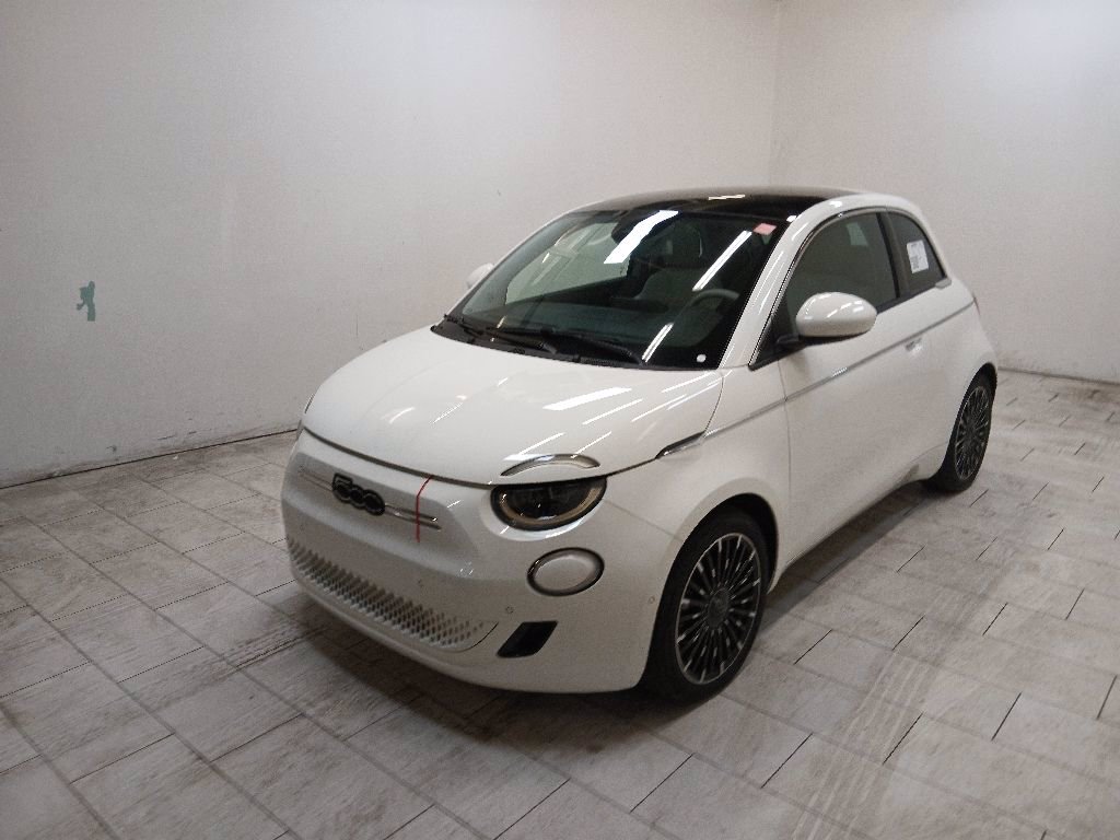 FIAT 500e 42 kwh la prima