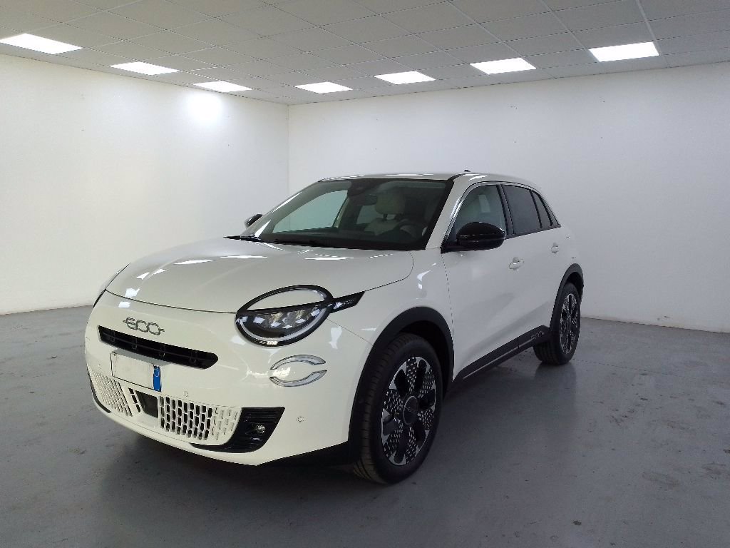 FIAT 600 1.2 hybrid la prima 110cv auto
