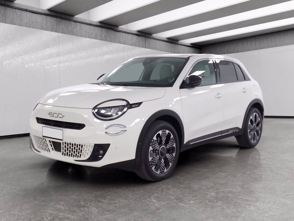 FIAT 600 1.2 hybrid la prima 110cv auto